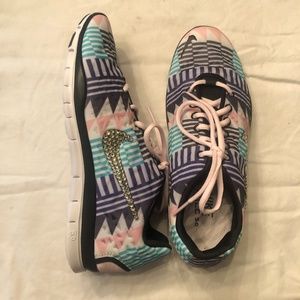 NWOT Women's Nike Free 5.0 TR FIT 3- AZTEC PRINT